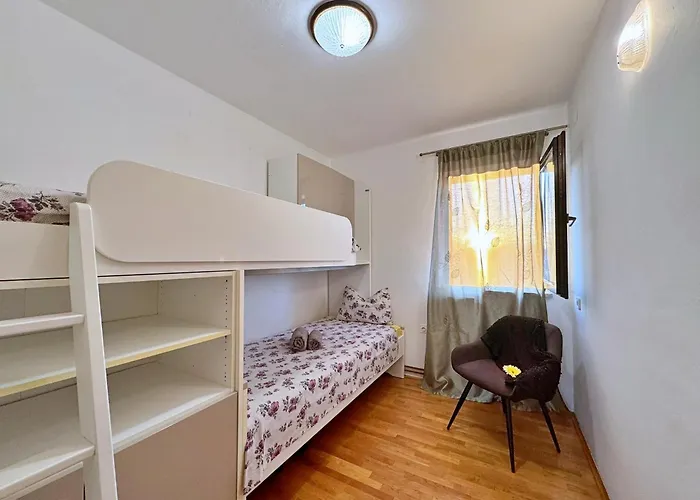 With A Parking Space Nska, Krk - 23871 Lägenhet *